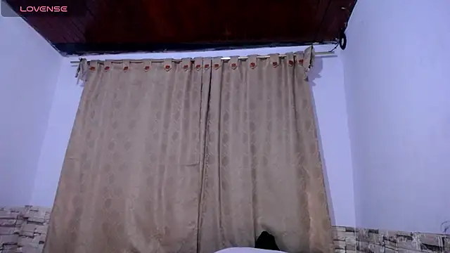 DaraKat18 online show from February 11, 2026, 10:09 pm