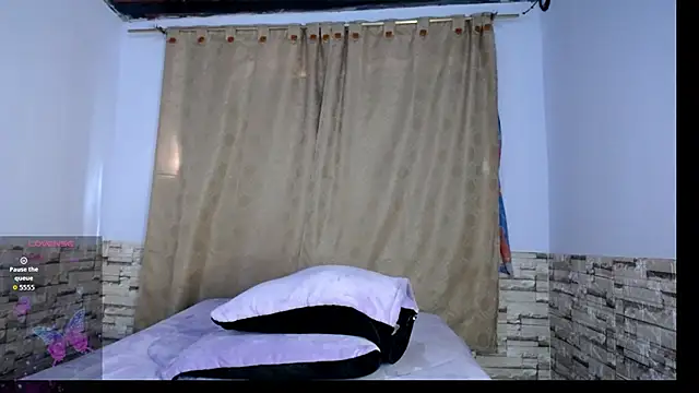 Snapshot of DaraKat18 chatting on September 14, 2025, 9:37 pm DaraKat18 online show from September 14, 2025, 9:37 pm