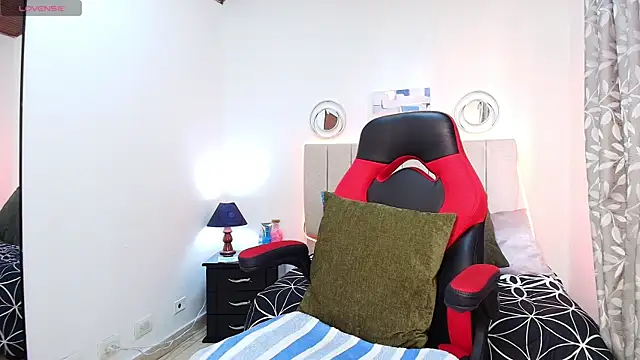 Naomi Redd online show from October 20, 2025, 7:36 pm