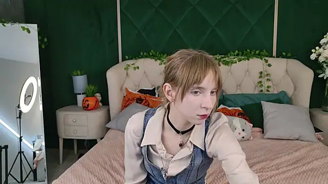 Beverly Gomes online show from October 31, 2025, 10:45 am