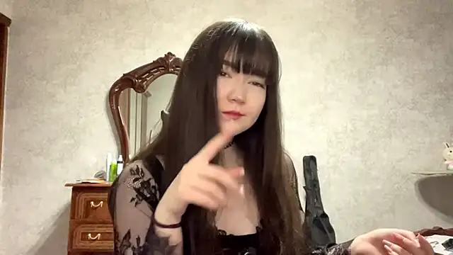 Snapshot of Pikmigirl18 chatting on October 16, 2025, 2:47 pm Pikmigirl18 online show from October 16, 2025, 2:47 pm