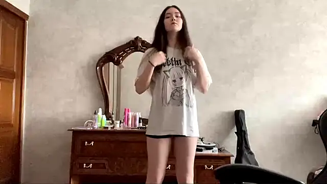 Snapshot of Pikmigirl18 chatting on October 10, 2025, 9:32 am Pikmigirl18 online show from October 10, 2025, 9:32 am