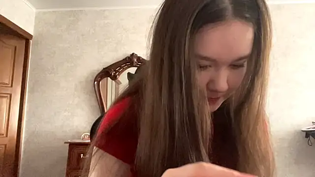 Snapshot of Pikmigirl18 chatting on October 6, 2025, 9:21 am Pikmigirl18 online show from October 6, 2025, 9:21 am