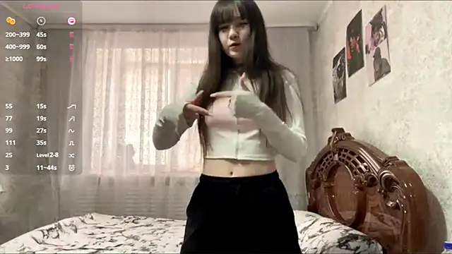 Snapshot of Pikmigirl18 chatting on October 27, 2025, 7:42 am Pikmigirl18 online show from October 27, 2025, 7:42 am