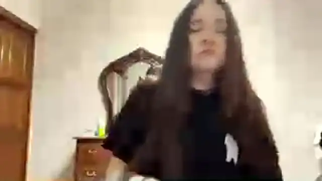 Snapshot of Pikmigirl18 chatting on September 25, 2025, 12:33 pm Pikmigirl18 online show from September 25, 2025, 12:33 pm