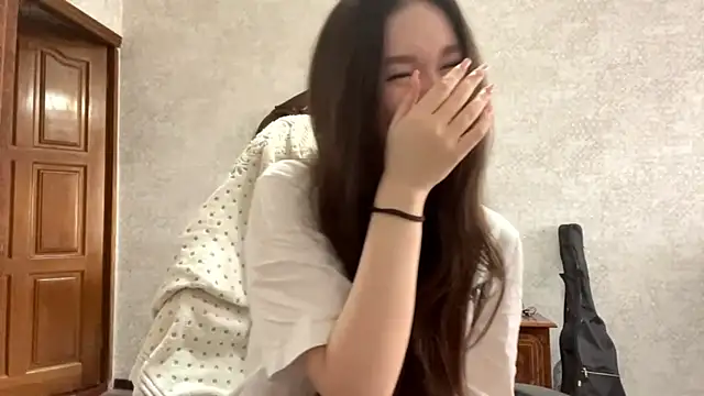 Snapshot of Pikmigirl18 chatting on October 7, 2025, 9:21 am Pikmigirl18 online show from October 7, 2025, 9:21 am