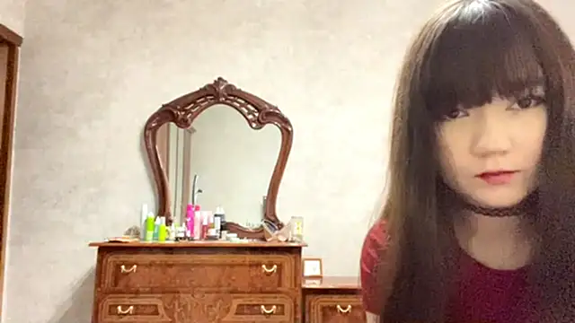 Snapshot of Pikmigirl18 chatting on October 14, 2025, 11:00 am Pikmigirl18 online show from October 14, 2025, 11:00 am