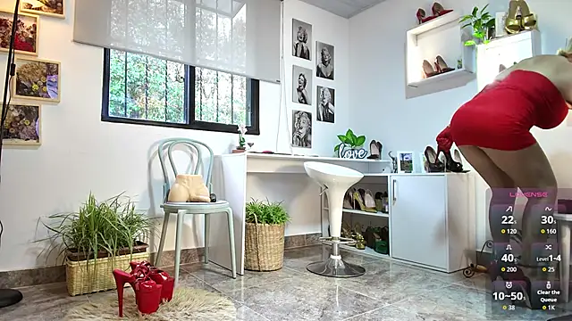 Snapshot of mrs_edha chatting on September 30, 2025, 12:44 pm mrs edha online show from September 30, 2025, 12:44 pm