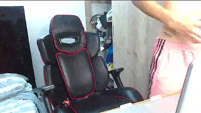 Noah-Garcia online show from September 18, 2025, 5:16 pm