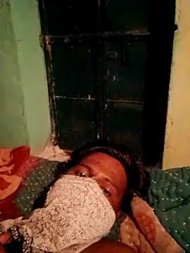 Snapshot of CUTE-004 chatting on October 1, 2025, 3:49 pm CUTE-004 online show from October 1, 2025, 3:49 pm