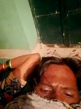 Snapshot of CUTE-004 chatting on October 11, 2025, 6:31 pm CUTE-004 online show from October 11, 2025, 6:31 pm