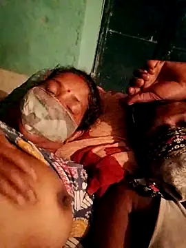 Snapshot of CUTE-004 chatting on October 5, 2025, 3:36 pm CUTE-004 online show from October 5, 2025, 3:36 pm