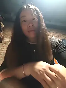 Snapshot of siki-00 chatting on December 4, 2025, 11:37 pm siki-00 online show from December 4, 2025, 11:37 pm