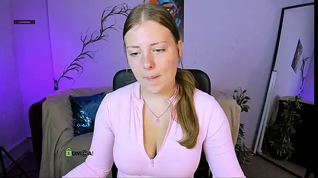 Snapshot of melani_bumm chatting on October 17, 2025, 5:55 am melani bumm online show from October 17, 2025, 5:55 am