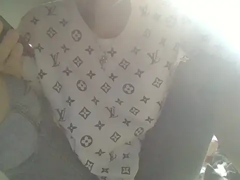 Snapshot of Bee_hunter chatting on September 22, 2025, 2:39 am Bee hunter online show from September 22, 2025, 2:39 am