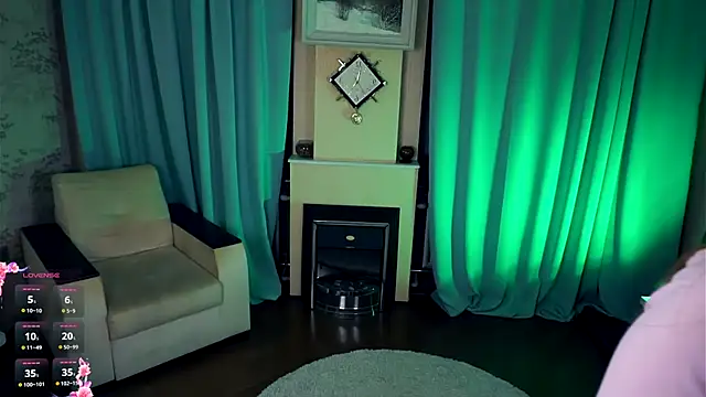 Snapshot of ShariTietge chatting on October 26, 2025, 5:35 pm ShariTietge online show from October 26, 2025, 5:35 pm