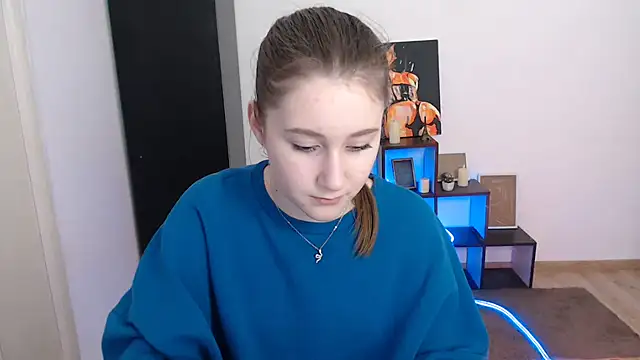 Snapshot of Milka_kamila chatting on February 17, 2026, 1:30 pm Milka kamila online show from February 17, 2026, 1:30 pm