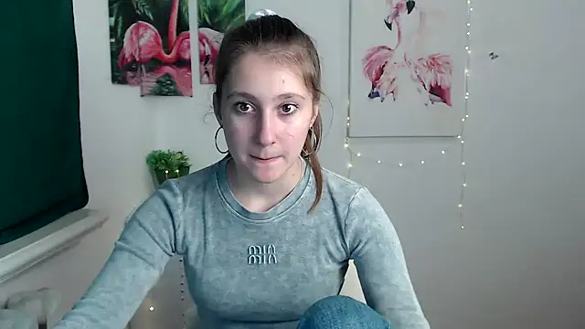 Snapshot of Milka_kamila chatting on October 7, 2025, 12:39 pm Milka kamila online show from October 7, 2025, 12:39 pm