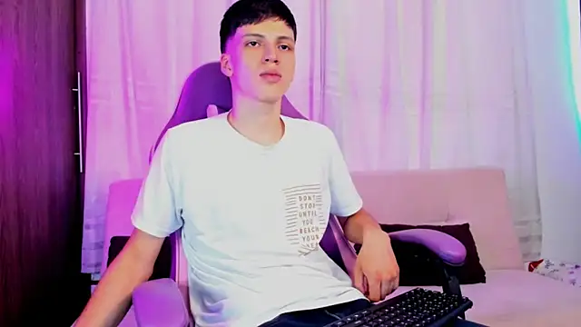 rich4rd18 online show from September 10, 2025, 1:54 pm