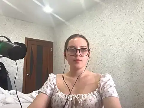 EmmyMoreln online show from September 11, 2025, 2:06 pm