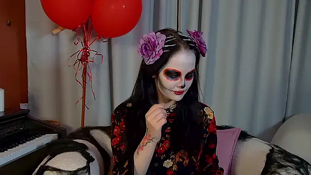 MollyMillsen online show from October 25, 2025, 6:19 pm