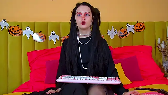 MollyMillsen online show from October 29, 2025, 6:18 pm