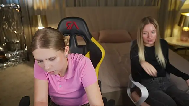 Snapshot of Tiana_Princesss chatting on October 7, 2025, 2:18 pm Tiana Princesss online show from October 7, 2025, 2:18 pm