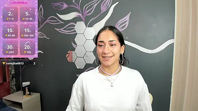 Lia Strong   online show from September 10, 2025, 7:57 pm