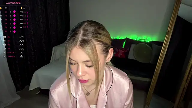 Lil Elisa online show from October 24, 2025, 12:04 pm