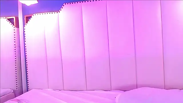 SophiaBloss online show from October 10, 2025, 3:46 pm