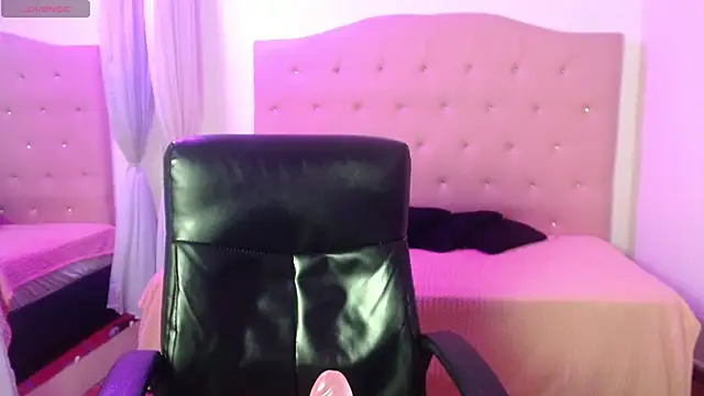 kiityvall19 online show from September 29, 2025, 7:41 pm