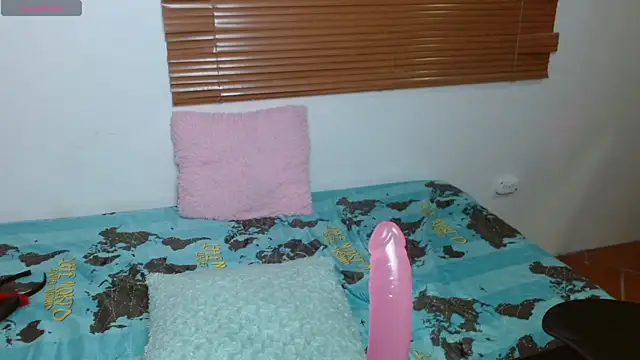 kiityvall19 online show from October 25, 2025, 2:28 pm