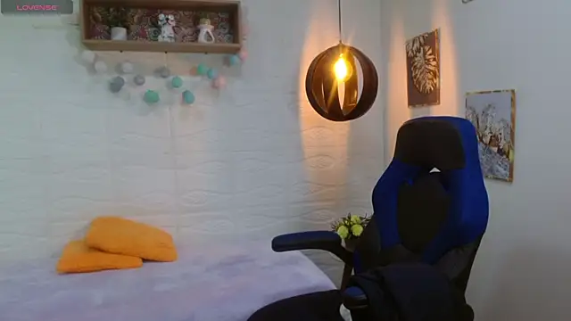 kiityvall19 online show from October 16, 2025, 1:08 pm