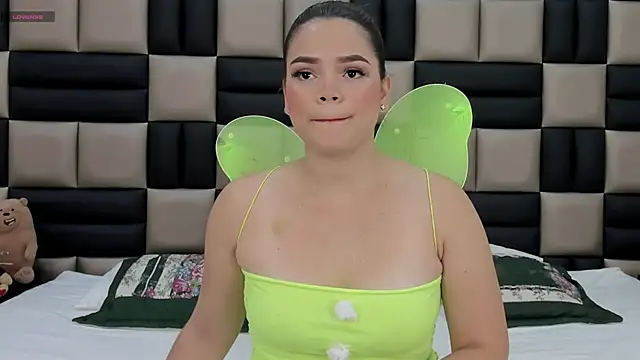 Snapshot of AlanaCusack chatting on November 1, 2025, 11:59 am AlanaCusack online show from November 1, 2025, 11:59 am