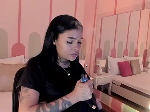  Sharloth  online show from November 19, 2025, 1:22 pm