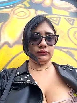 Snapshot of Monse--145 chatting on October 3, 2025, 9:16 pm Monse--145 online show from October 3, 2025, 9:16 pm