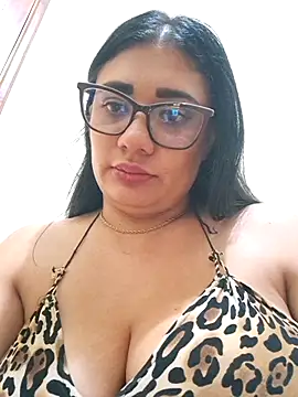 Snapshot of Monse--145 chatting on October 3, 2025, 3:20 am Monse--145 online show from October 3, 2025, 3:20 am