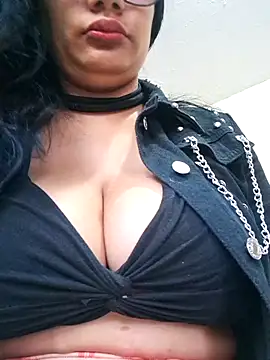 Snapshot of Monse--145 chatting on February 20, 2026, 12:18 pm Monse--145 online show from February 20, 2026, 12:18 pm