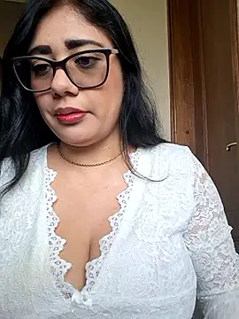 Snapshot of Monse--145 chatting on January 19, 2026, 3:38 pm Monse--145 online show from January 19, 2026, 3:38 pm