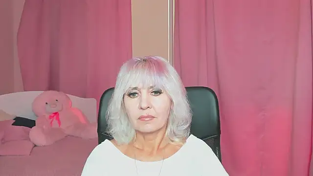 MissVall online show from September 18, 2025, 3:59 pm