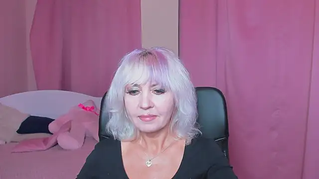 MissVall online show from September 17, 2025, 3:47 pm