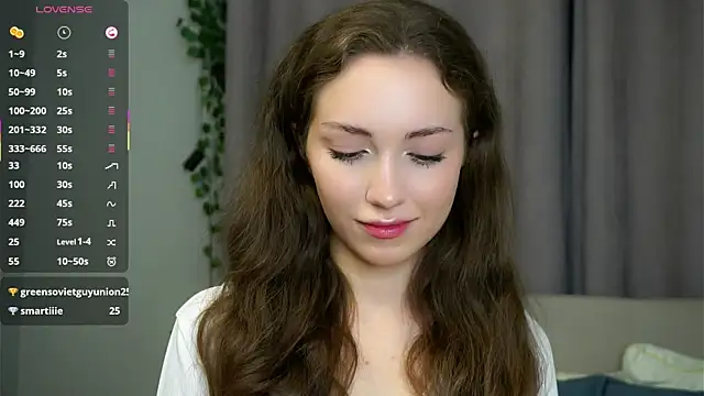 ZeniaBolich online show from October 2, 2025, 9:51 pm