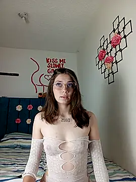 MilaFyre online show from December 1, 2025, 2:07 pm