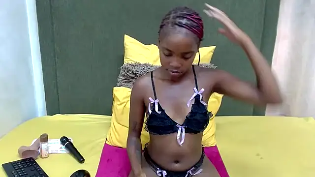 Snapshot of Littlebunny33 chatting on January 15, 2026, 8:18 am Littlebunny33 online show from January 15, 2026, 8:18 am