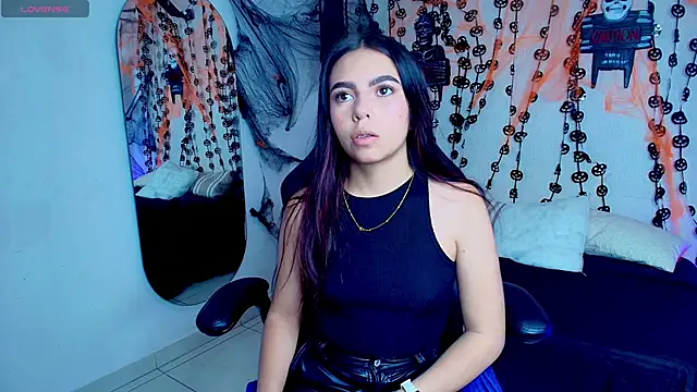 Snapshot of violerr_01 chatting on November 1, 2025, 5:07 pm violerr 01 online show from November 1, 2025, 5:07 pm