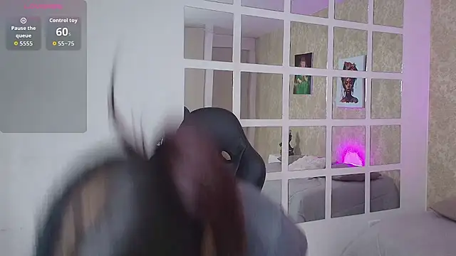 Snapshot of violerr_01 chatting on October 21, 2025, 7:35 pm violerr 01 online show from October 21, 2025, 7:35 pm