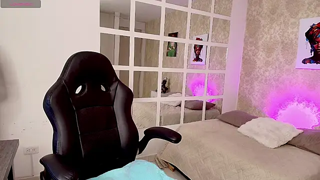 Snapshot of violerr_01 chatting on October 9, 2025, 7:25 pm violerr 01 online show from October 9, 2025, 7:25 pm