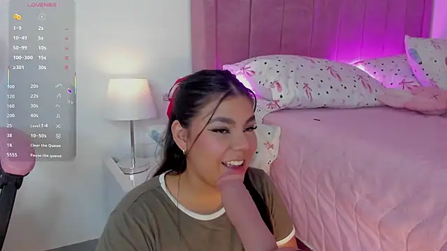 Snapshot of AliceThundeer chatting on October 26, 2025, 4:02 am AliceThundeer online show from October 26, 2025, 4:02 am