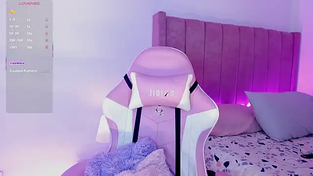 Snapshot of AliceThundeer chatting on September 25, 2025, 4:07 am AliceThundeer online show from September 25, 2025, 4:07 am