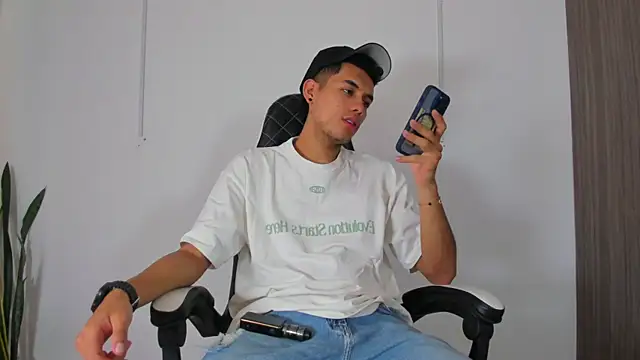 Nickyblazze  online show from September 27, 2025, 2:01 pm